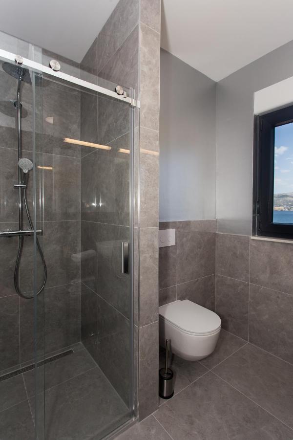 Beachfront House Olbia With Private Parking Трогир Экстерьер фото