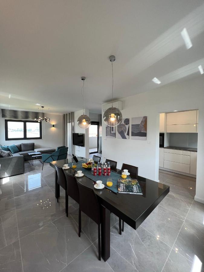 Beachfront House Olbia With Private Parking Трогир Экстерьер фото