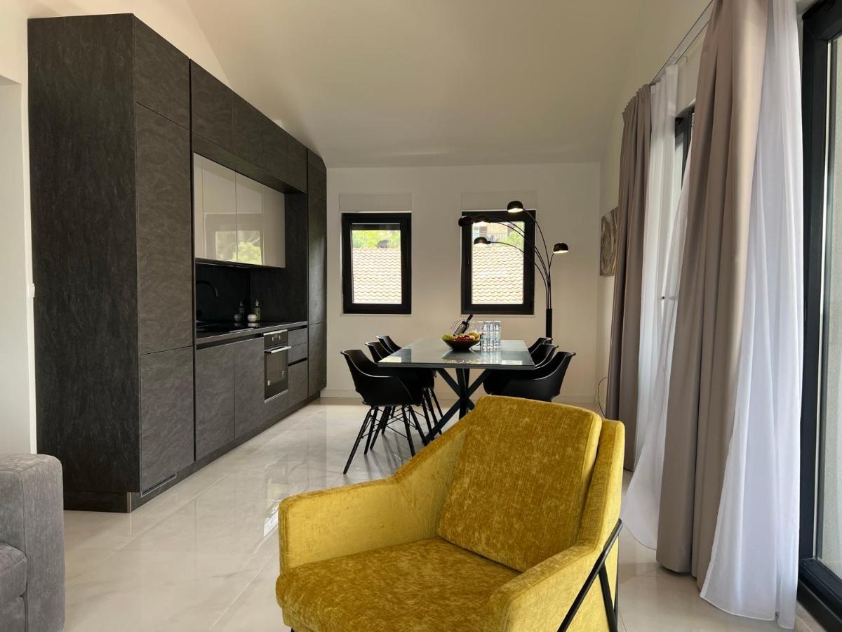Beachfront House Olbia With Private Parking Трогир Экстерьер фото